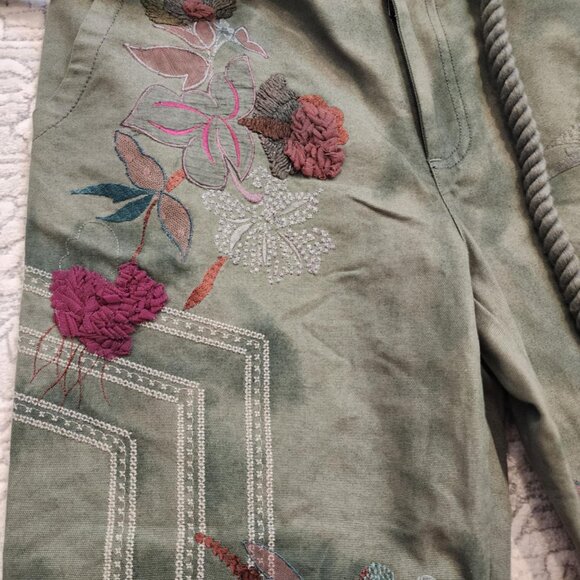 Free People Embroidered Pants - NWT - size 4 - Picture 4 of 6
